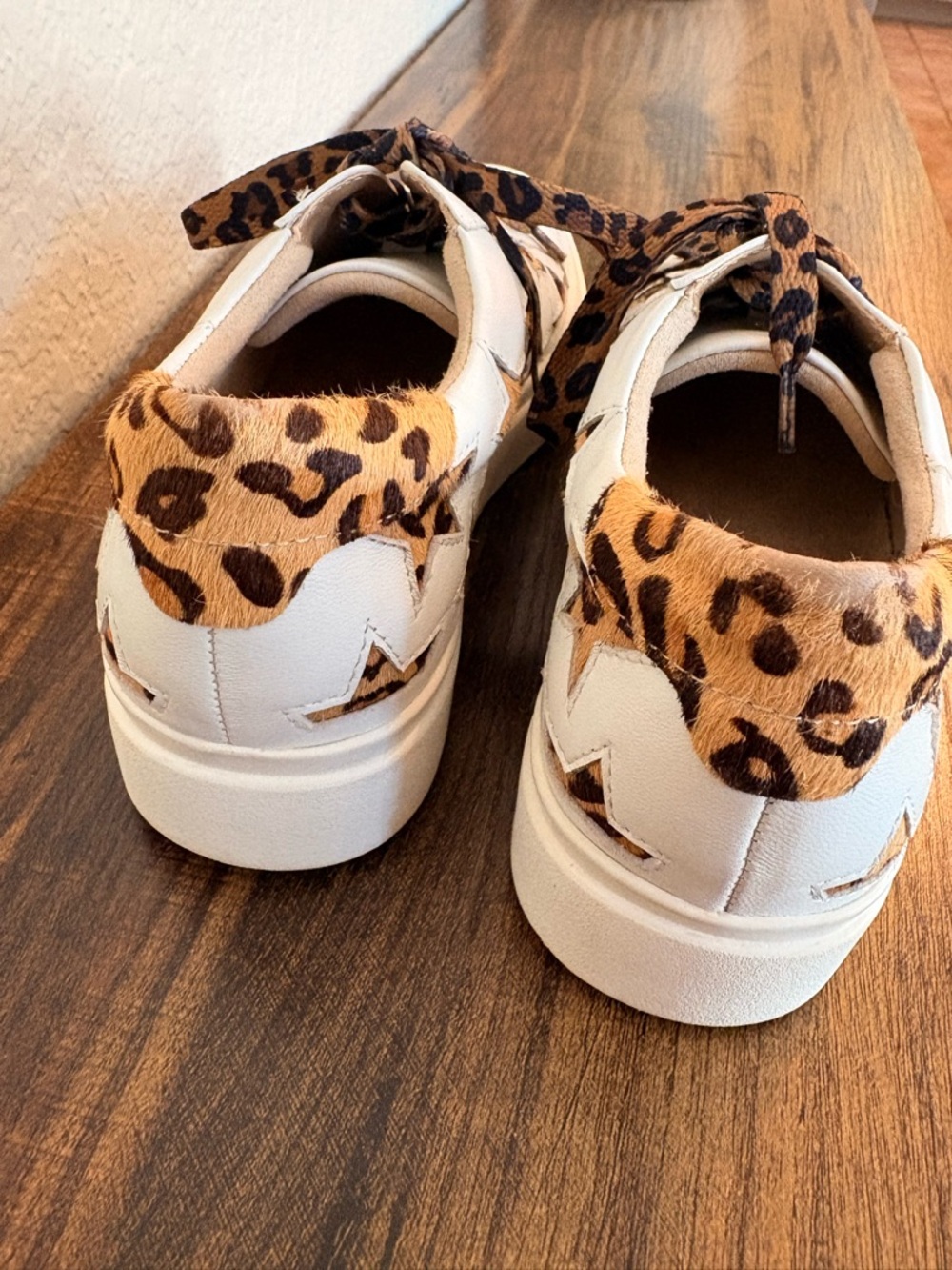 VANELI WOMEN'S YOLEN WHITE NAPPA WITH CAMEL CHAG, Size 7. - Picture 3 of 14